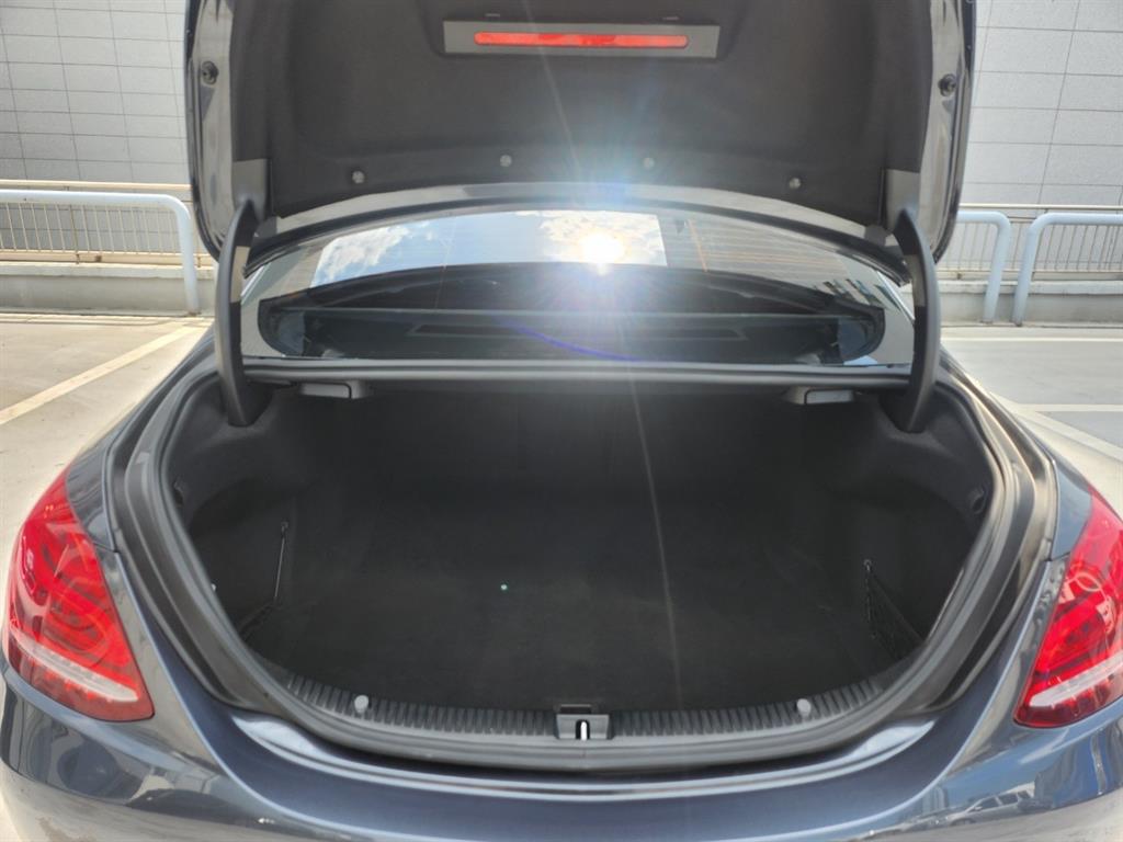 Mercedes Benz C Class - Vista 8