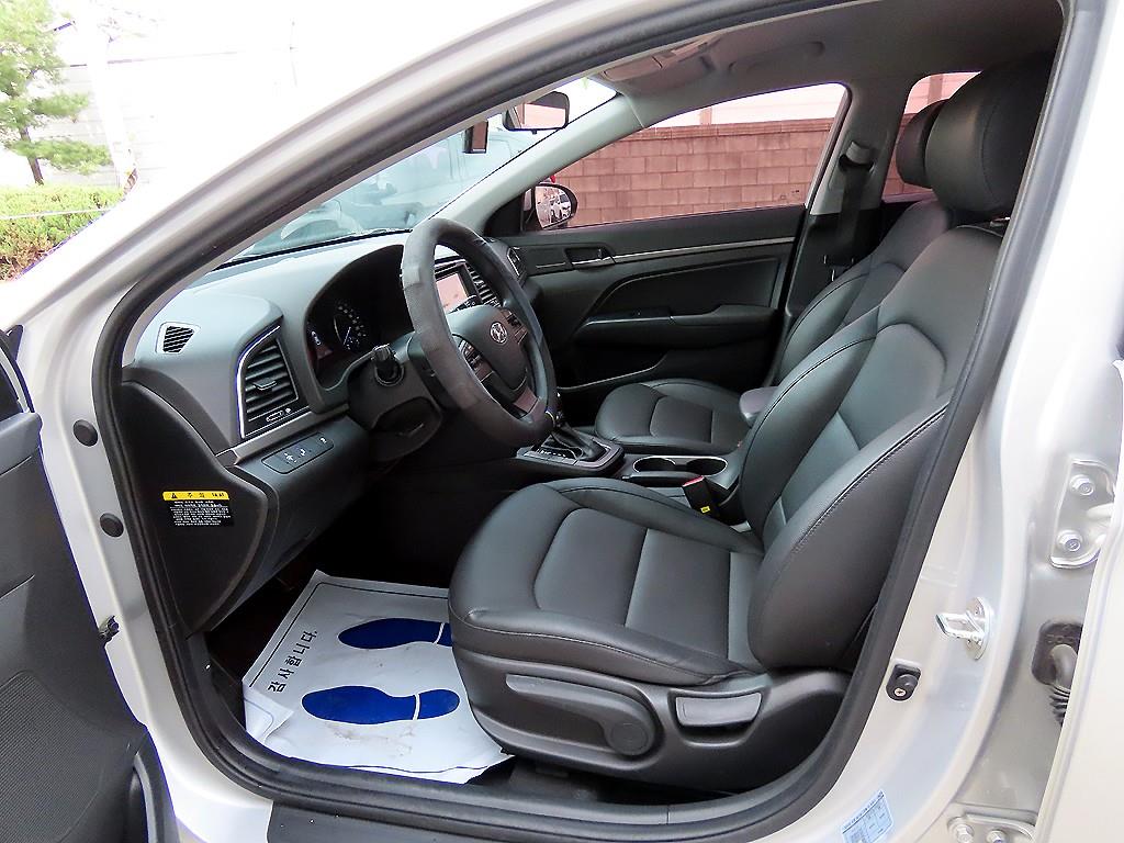HYUNDAI Avante - Vista 5