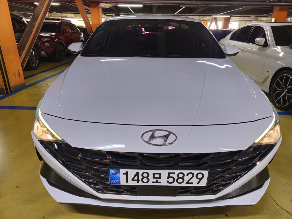 HYUNDAI Avante - Vista 2