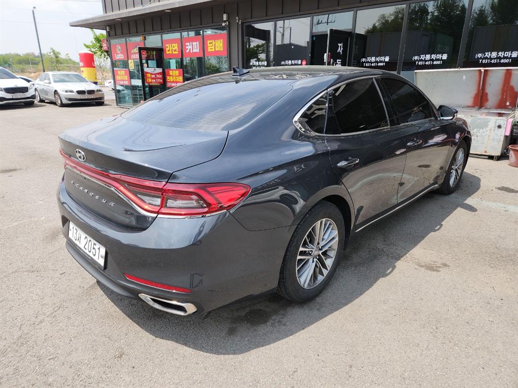 HYUNDAI Grandeur - Vista 4