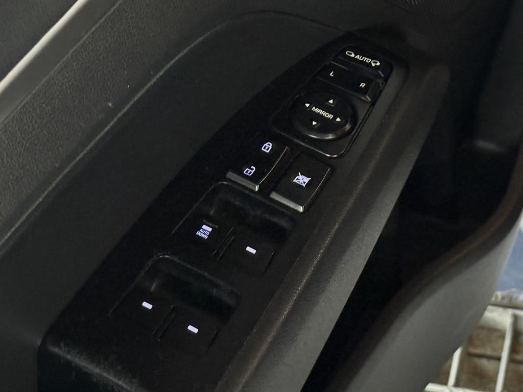HYUNDAI Avante - Vista 10