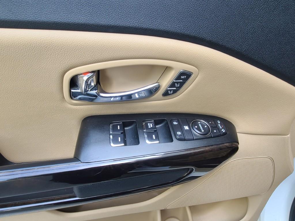 KIA Carnival - Vista 12