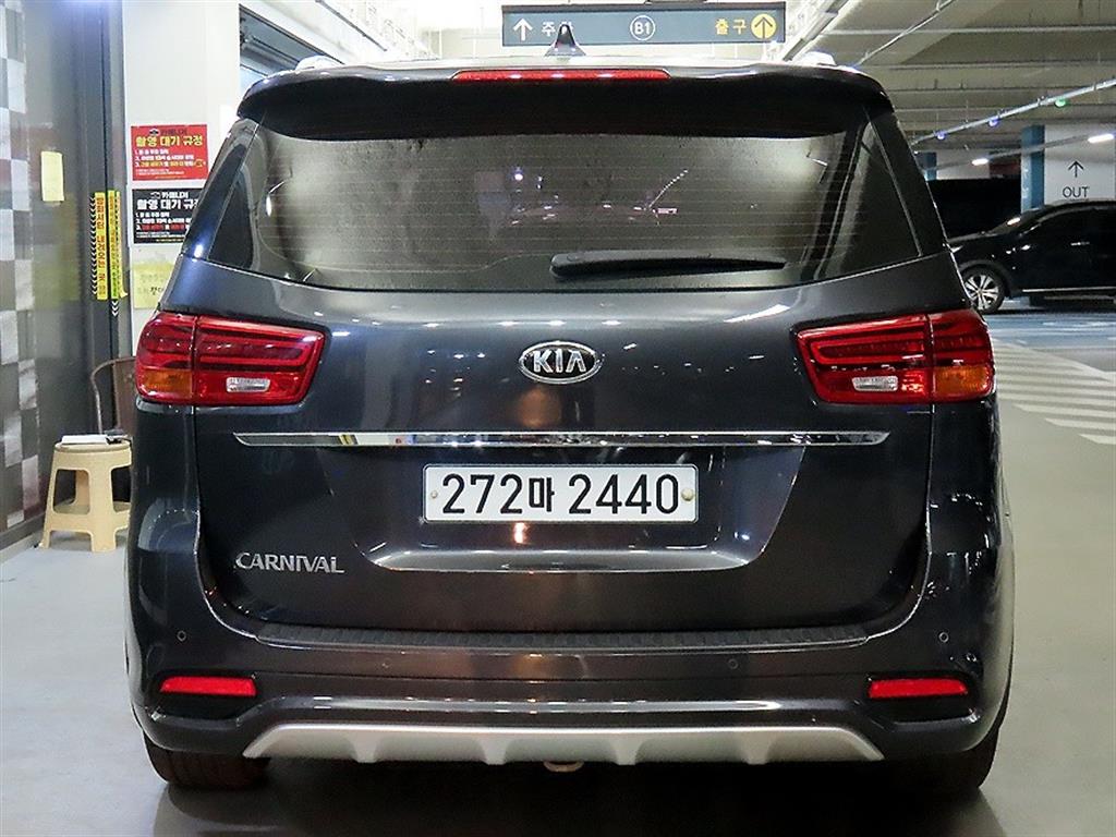 KIA Carnival - Vista 5