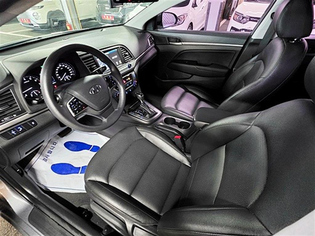 HYUNDAI Avante - Vista 11