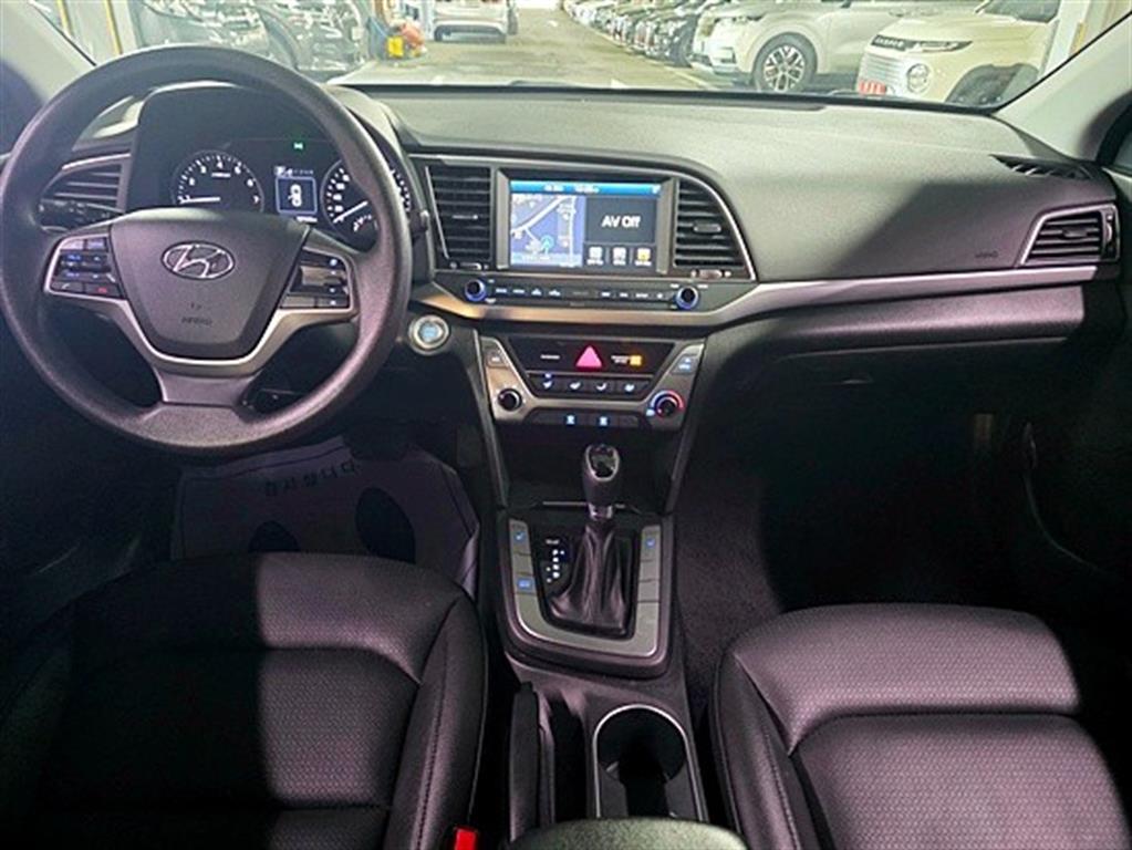 HYUNDAI Avante - Vista 7