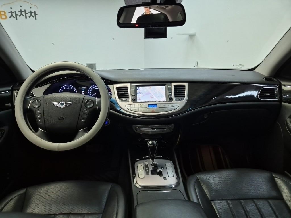 HYUNDAI Genesis - Vista 7