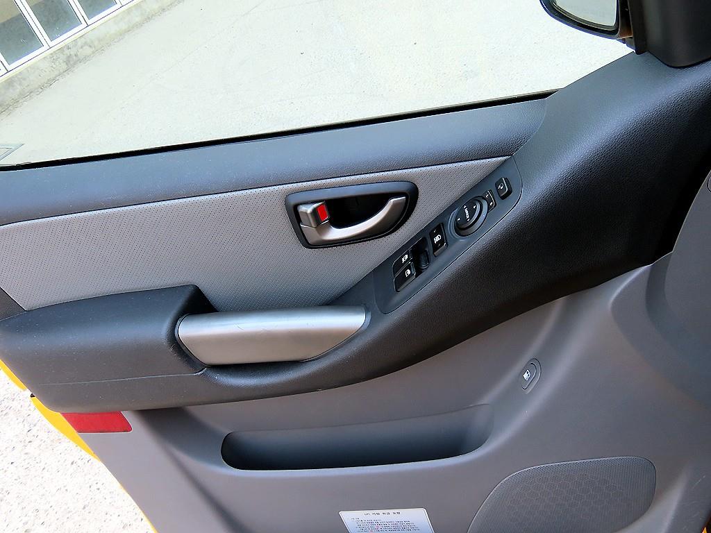 HYUNDAI Starex - Vista 12