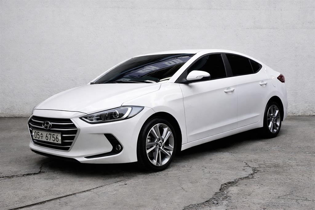 HYUNDAI Avante 2018 Blanco - Importación desde Corea - HF Imports Iquique - Foto 1