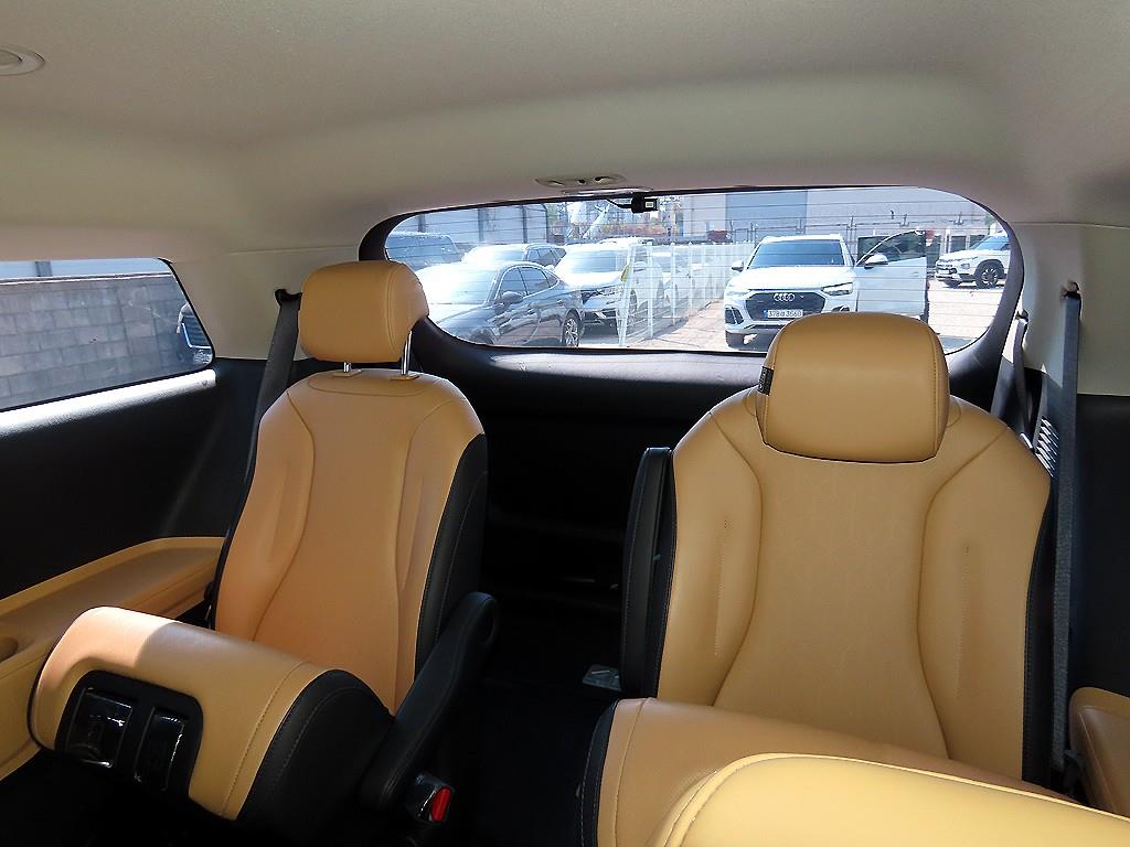 KIA Carnival - Vista 7