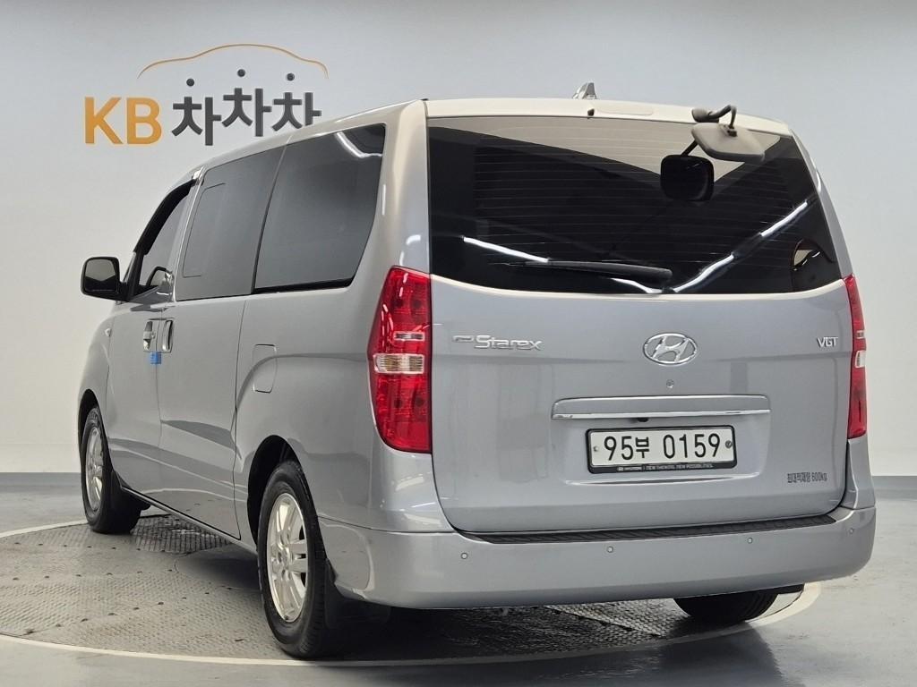 HYUNDAI Starex - Vista 2