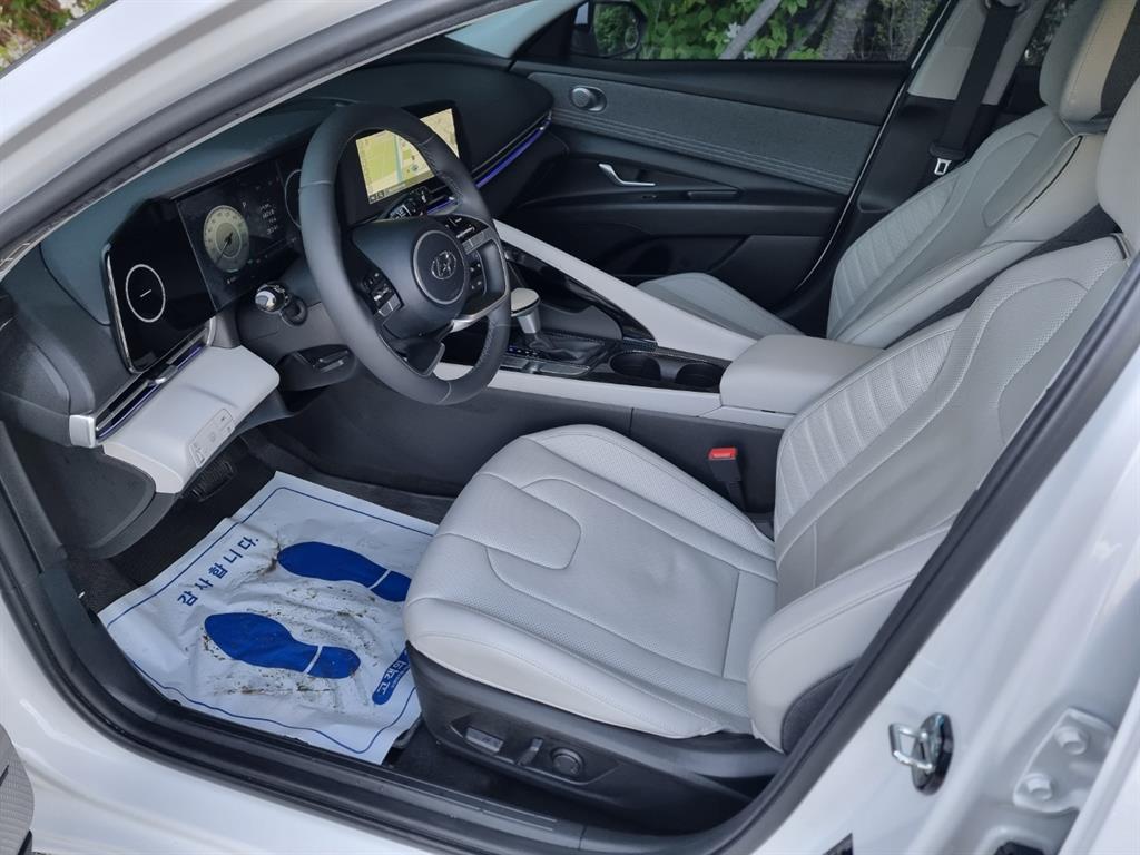HYUNDAI Avante - Vista 9