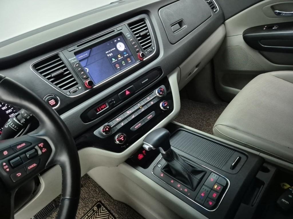 KIA Carnival - Vista 10