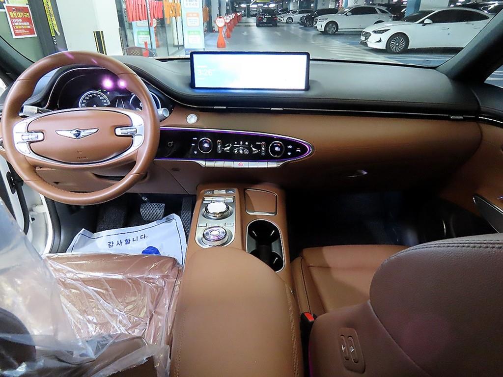Genesis GV70 - Vista 10
