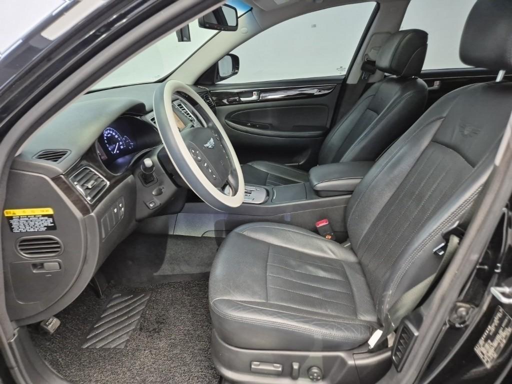 HYUNDAI Genesis - Vista 11