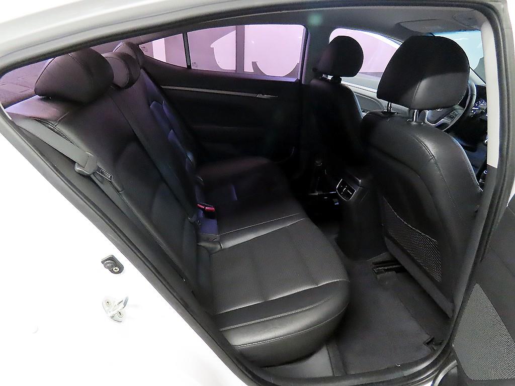 HYUNDAI Avante - Vista 7