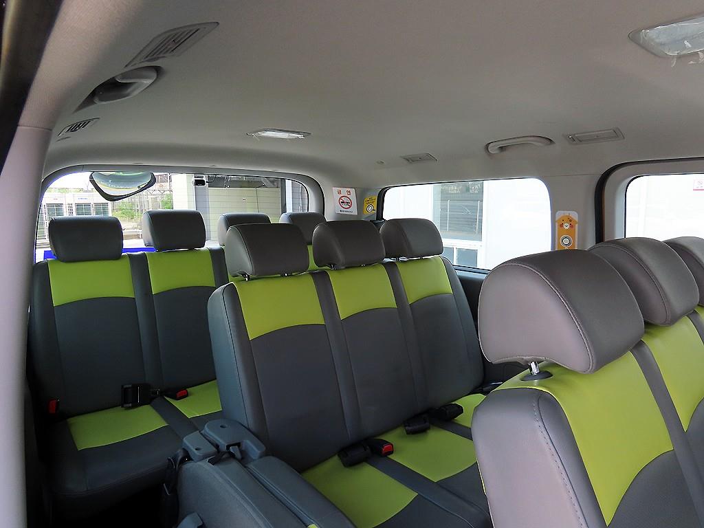 HYUNDAI Starex - Vista 7