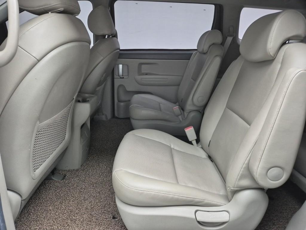 KIA Carnival - Vista 12