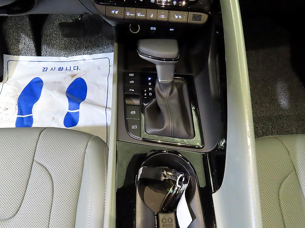 HYUNDAI Avante - Vista 12