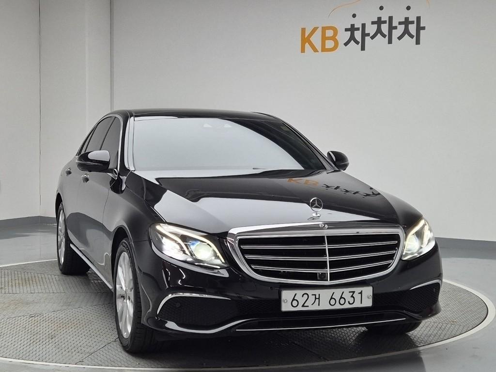 Mercedes Benz E class - Vista 3