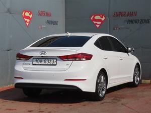 HYUNDAI Avante - Vista 6