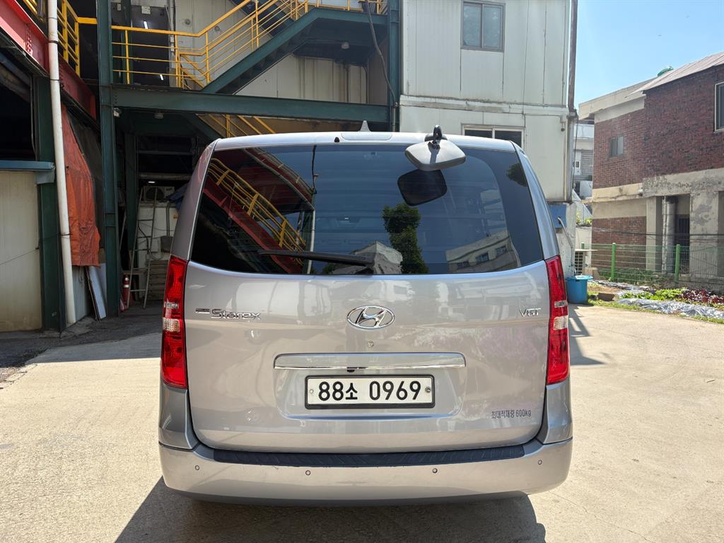 HYUNDAI Starex - Vista 4