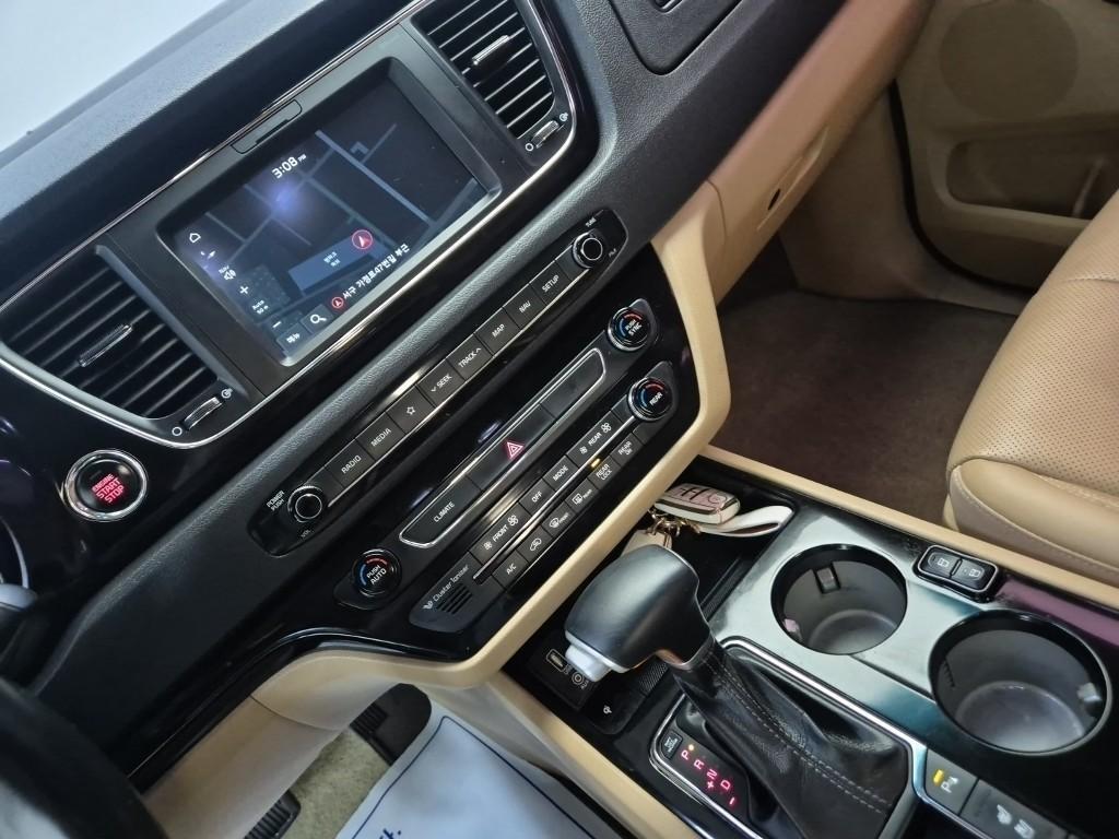 KIA Carnival - Vista 10