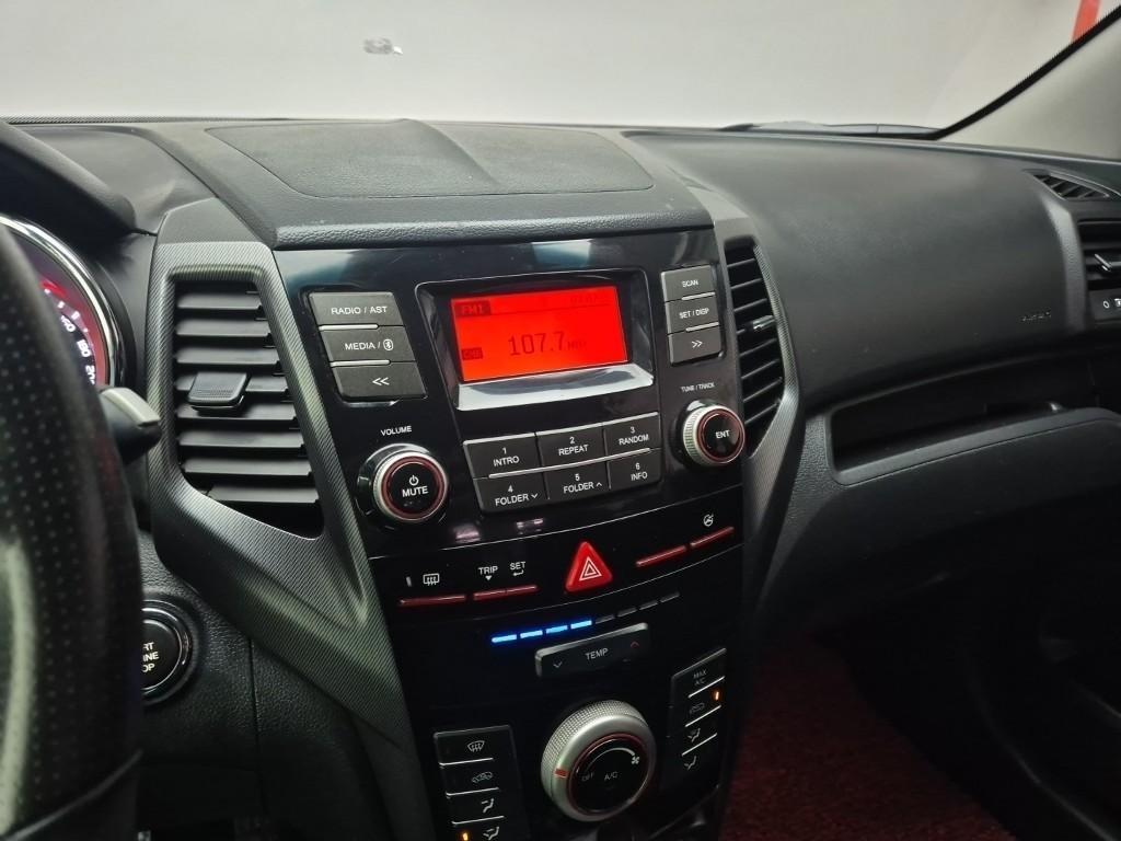 Ssangyong Tivoli 2017 Blanco - Importación desde Corea - HF Imports Iquique - Foto 13