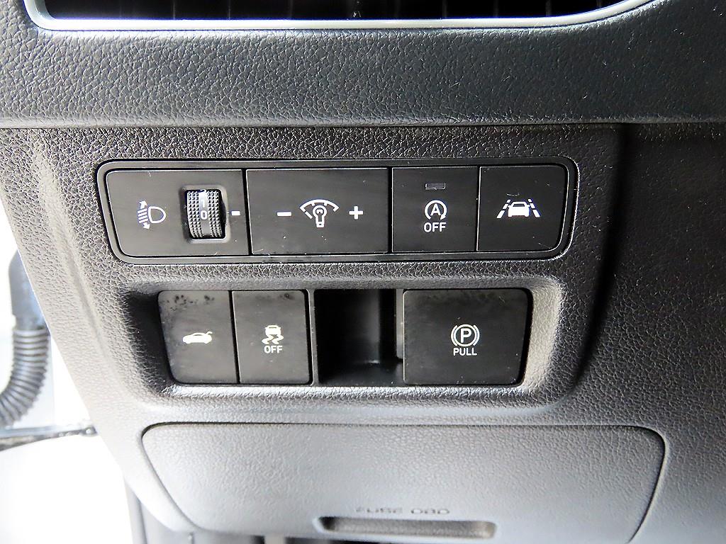 HYUNDAI Sonata - Vista 12