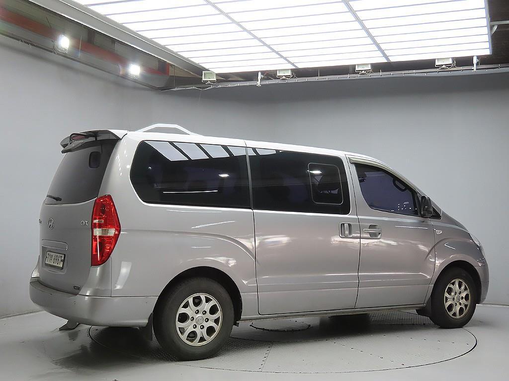 HYUNDAI Starex - Vista 7
