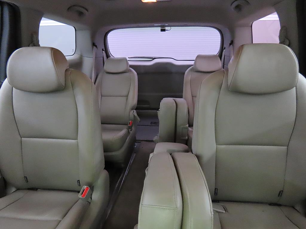 KIA Carnival - Vista 8