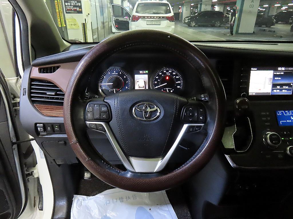 Toyota Siena - Vista 8