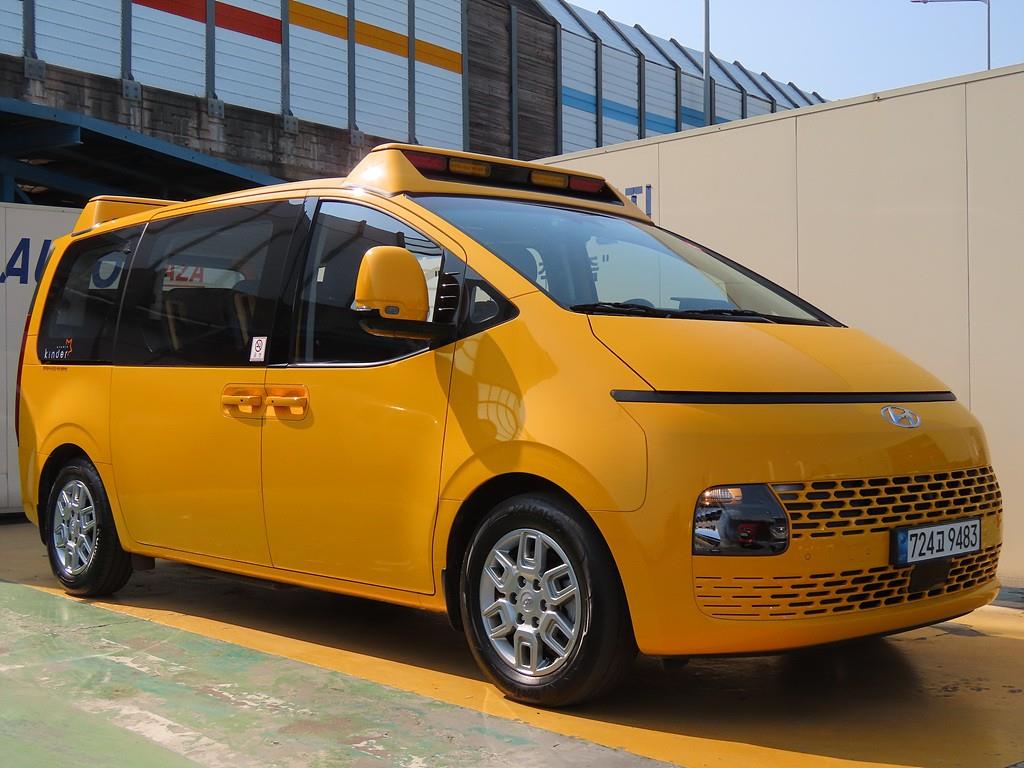 HYUNDAI Staria 2023 Amarillo - Importación desde Corea - HF Imports Iquique - Foto 1