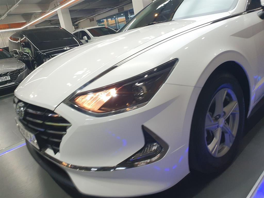 HYUNDAI Sonata - Vista 3