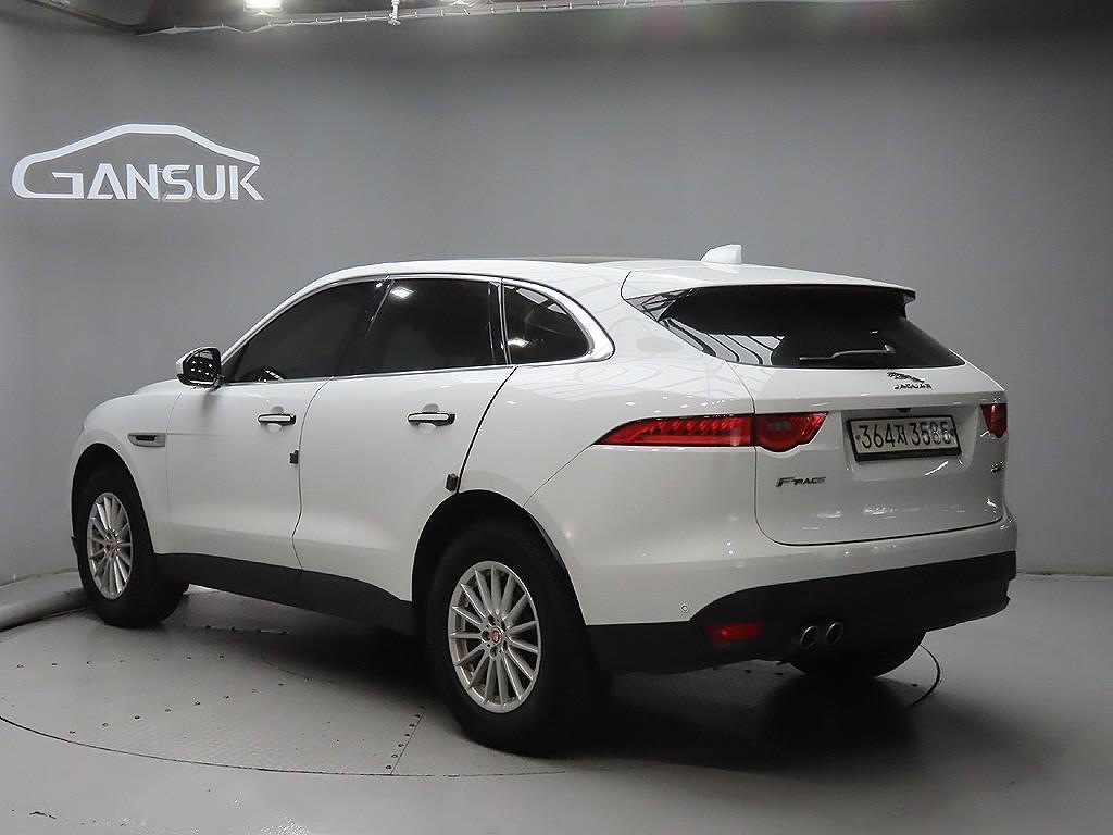 Jaguar F-PACE - Vista 5