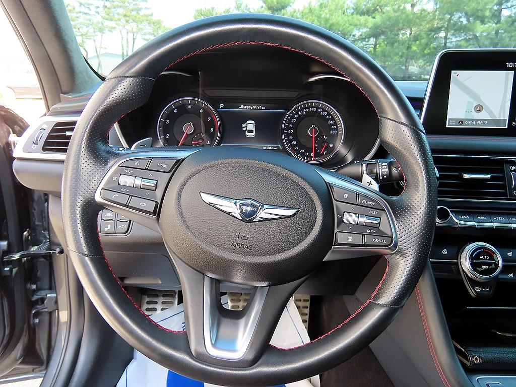 Genesis G70 - Vista 8