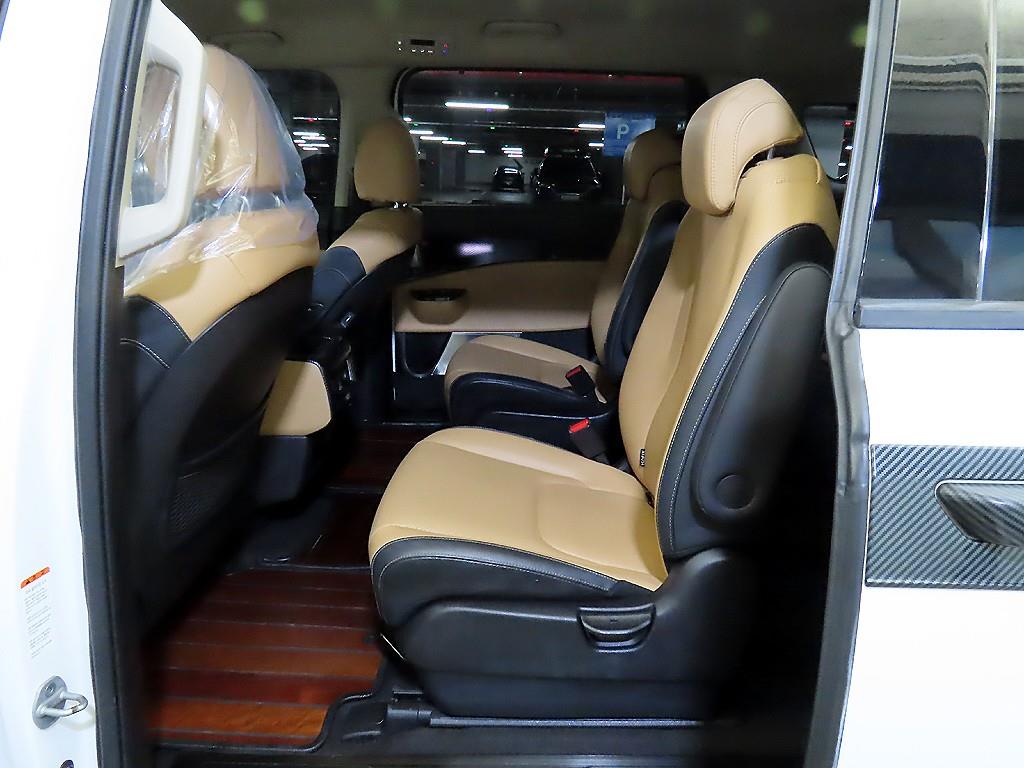 KIA Carnival - Vista 7