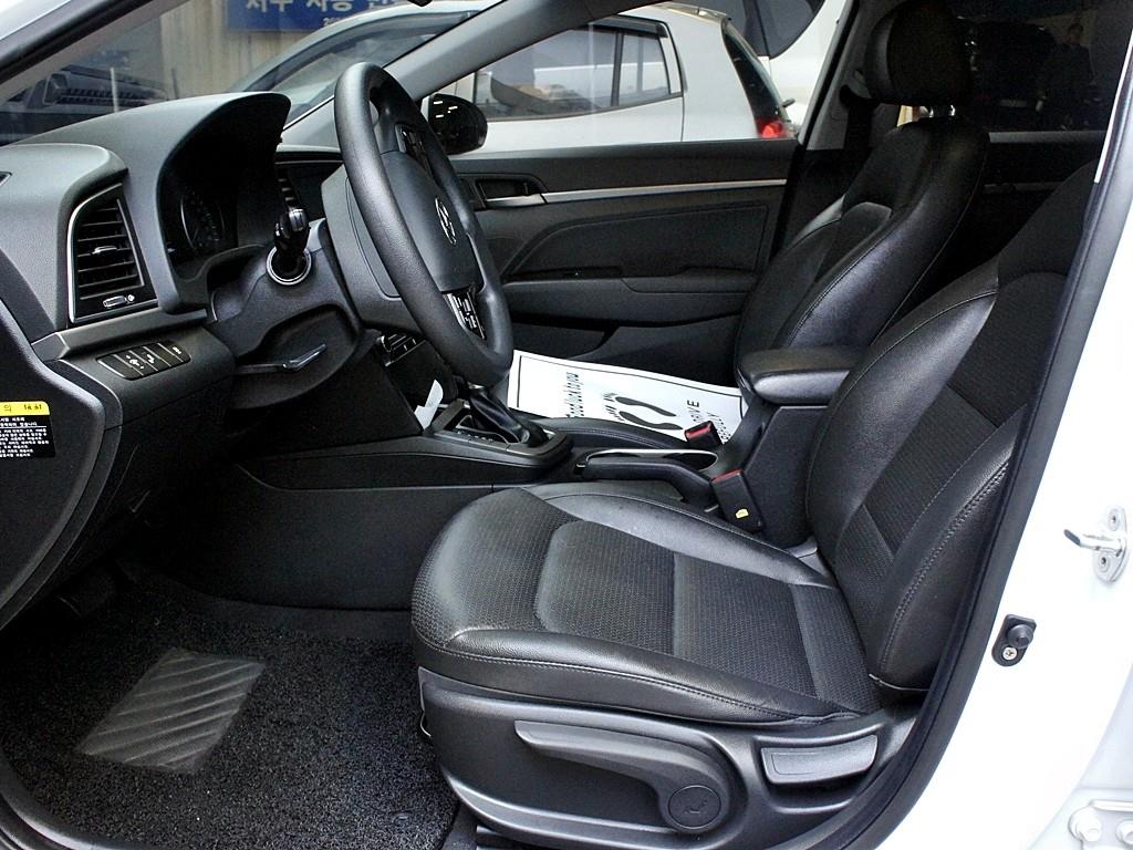 HYUNDAI Avante - Vista 5