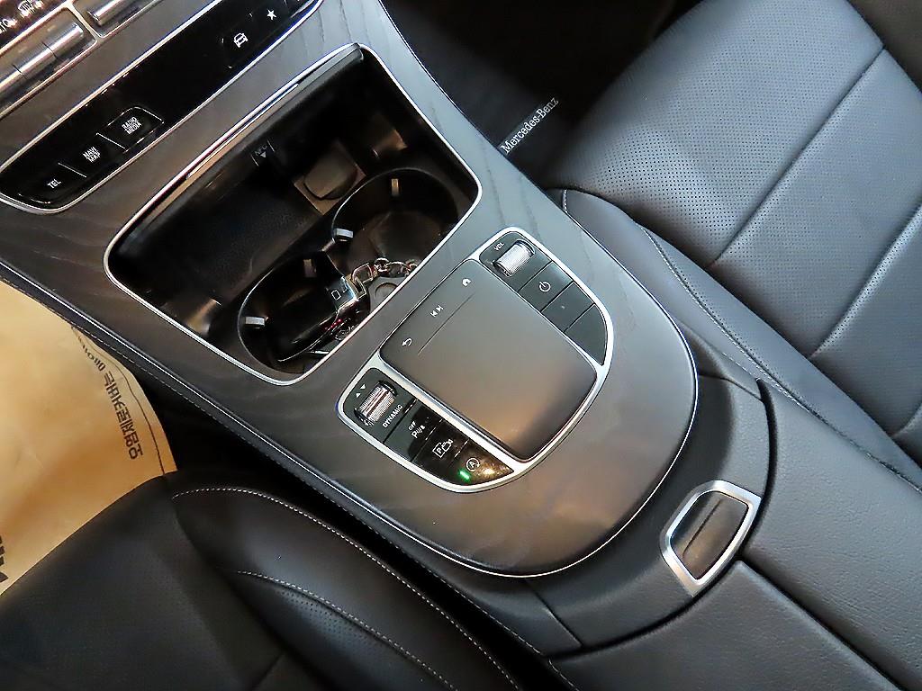 Mercedes Benz E class - Vista 12