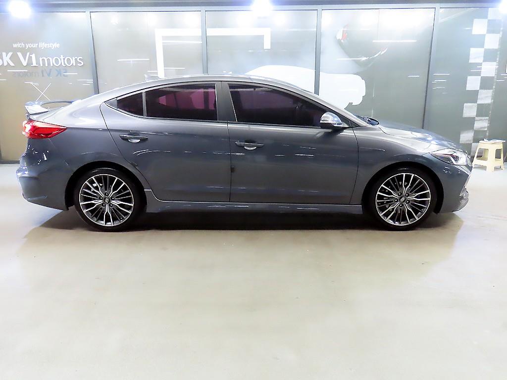 HYUNDAI Avante - Vista 3