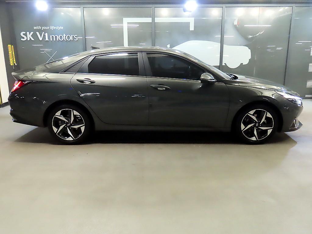 HYUNDAI Avante - Vista 3