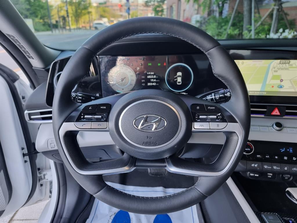 HYUNDAI Avante - Vista 5