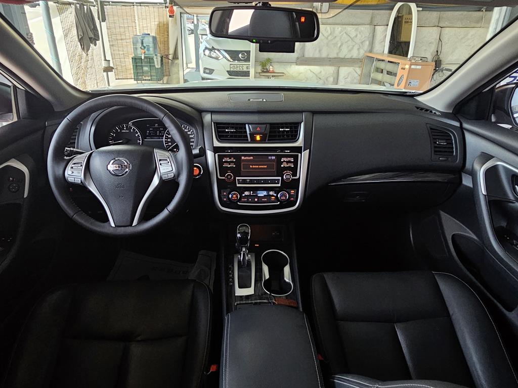 Nissan Altima - Vista 10