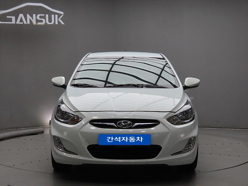 HYUNDAI Accent 2012 Blanco - Importación desde Corea - HF Imports Iquique - Foto 1
