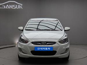 HYUNDAI Accent - Vista 2