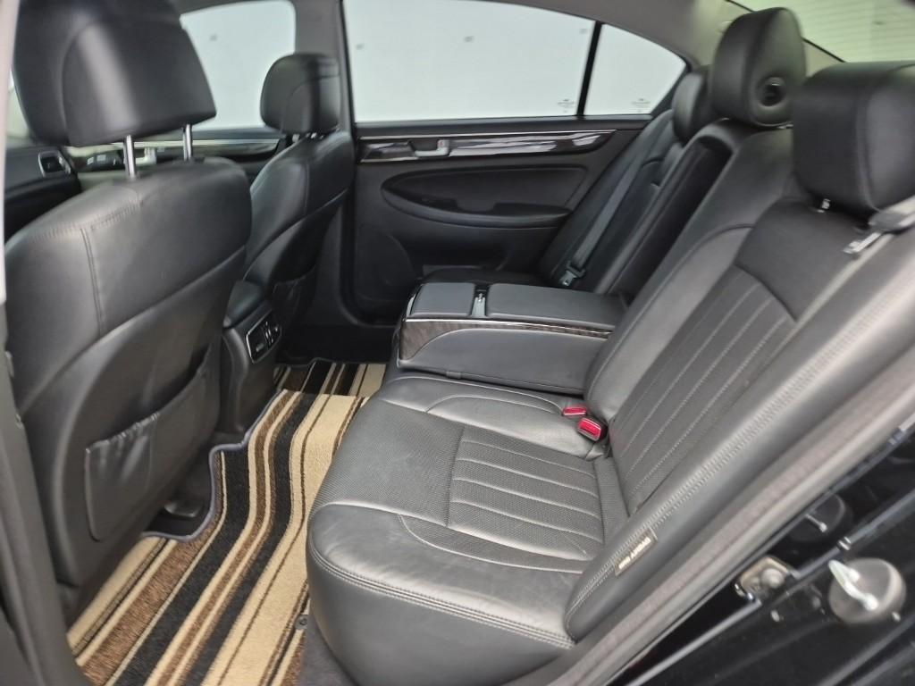 HYUNDAI Genesis - Vista 12