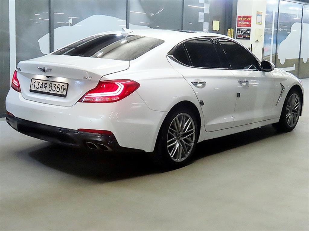 Genesis G70 - Vista 4