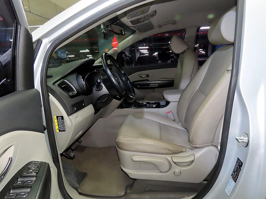 KIA Carnival - Vista 6