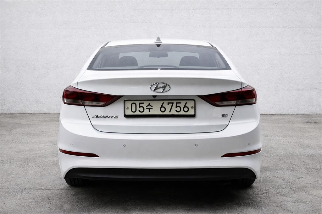 HYUNDAI Avante - Vista 3