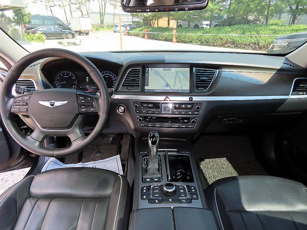 HYUNDAI Genesis - Vista 7