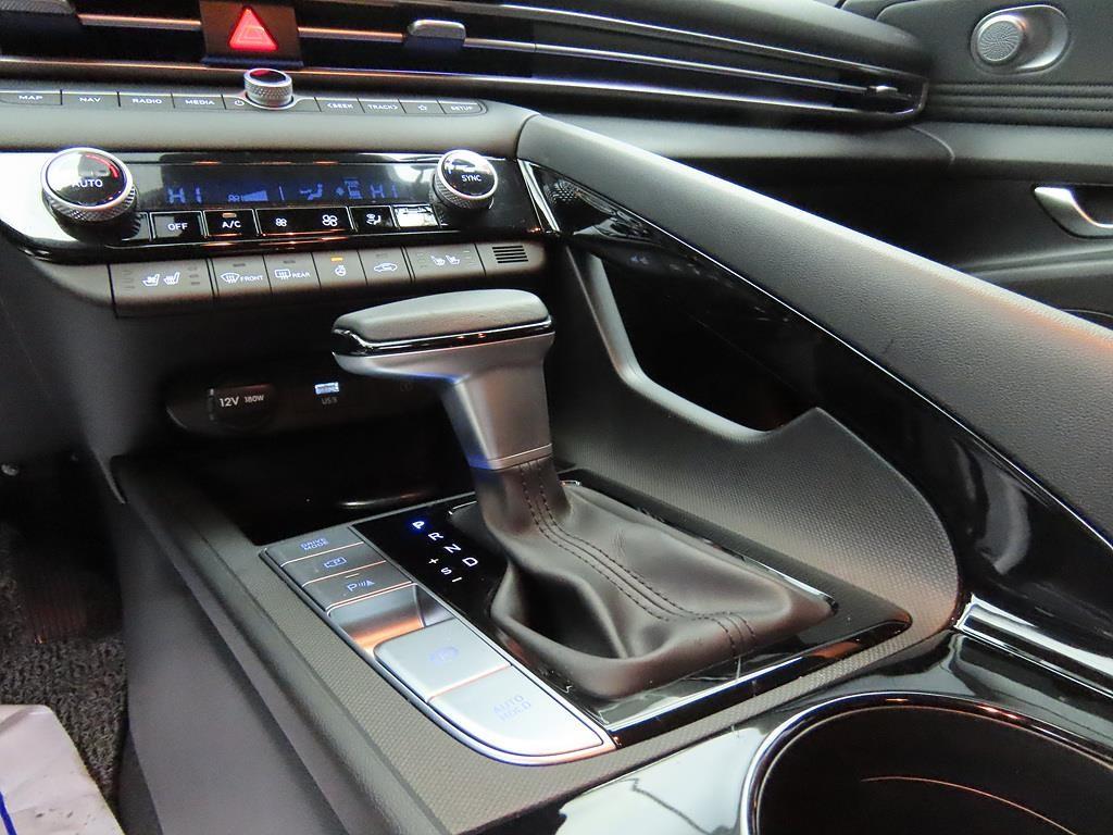 HYUNDAI Avante - Vista 12